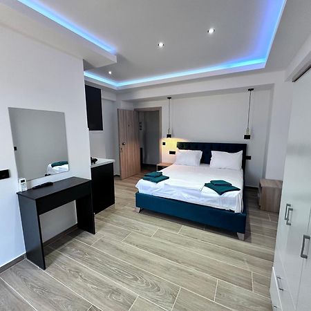 Central Studios Apartments اليكاناس المظهر الخارجي الصورة