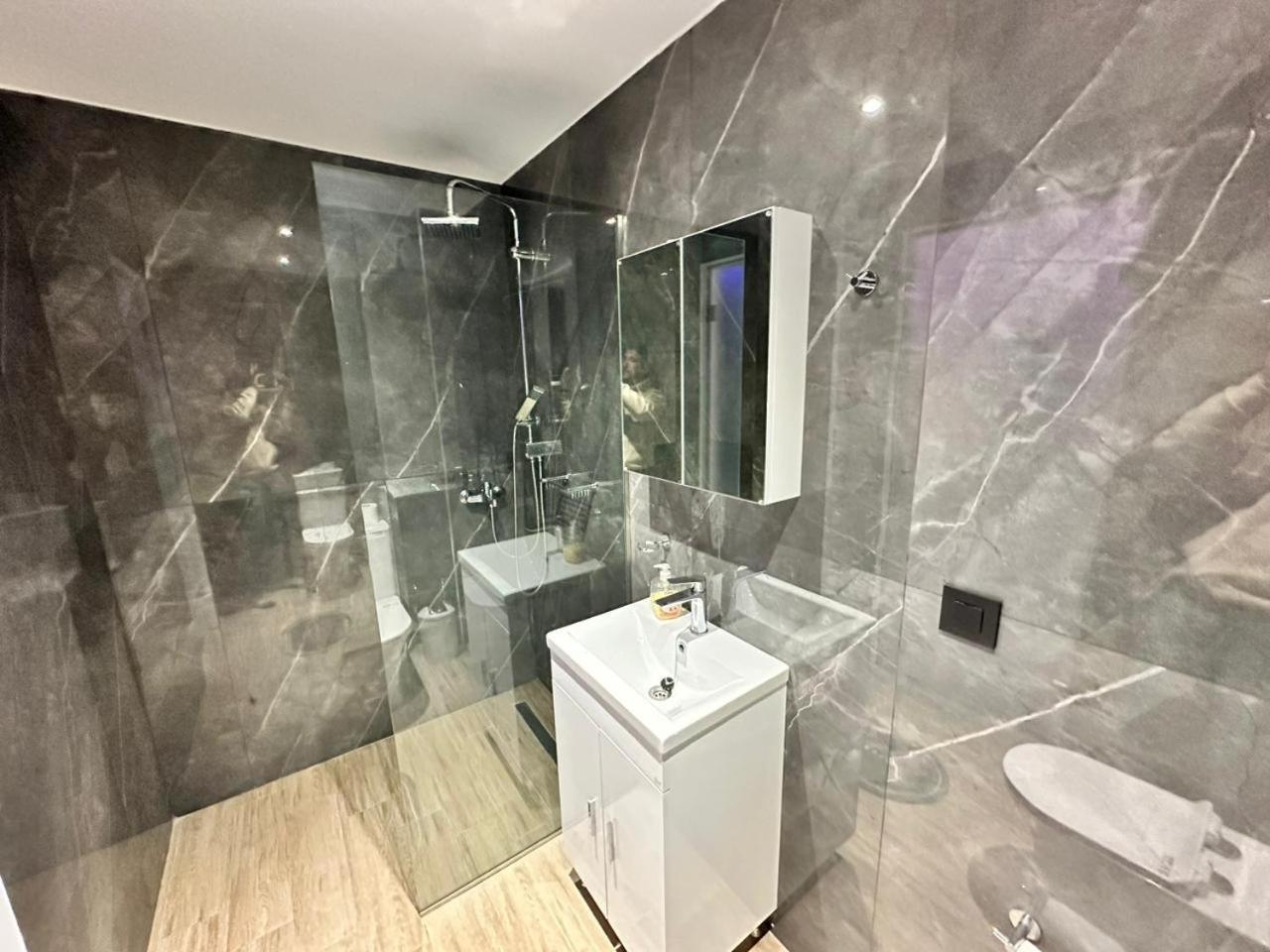 Central Studios Apartments اليكاناس المظهر الخارجي الصورة